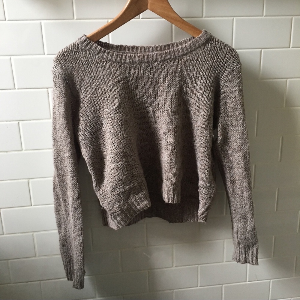 Very light weight light gray medium sweater